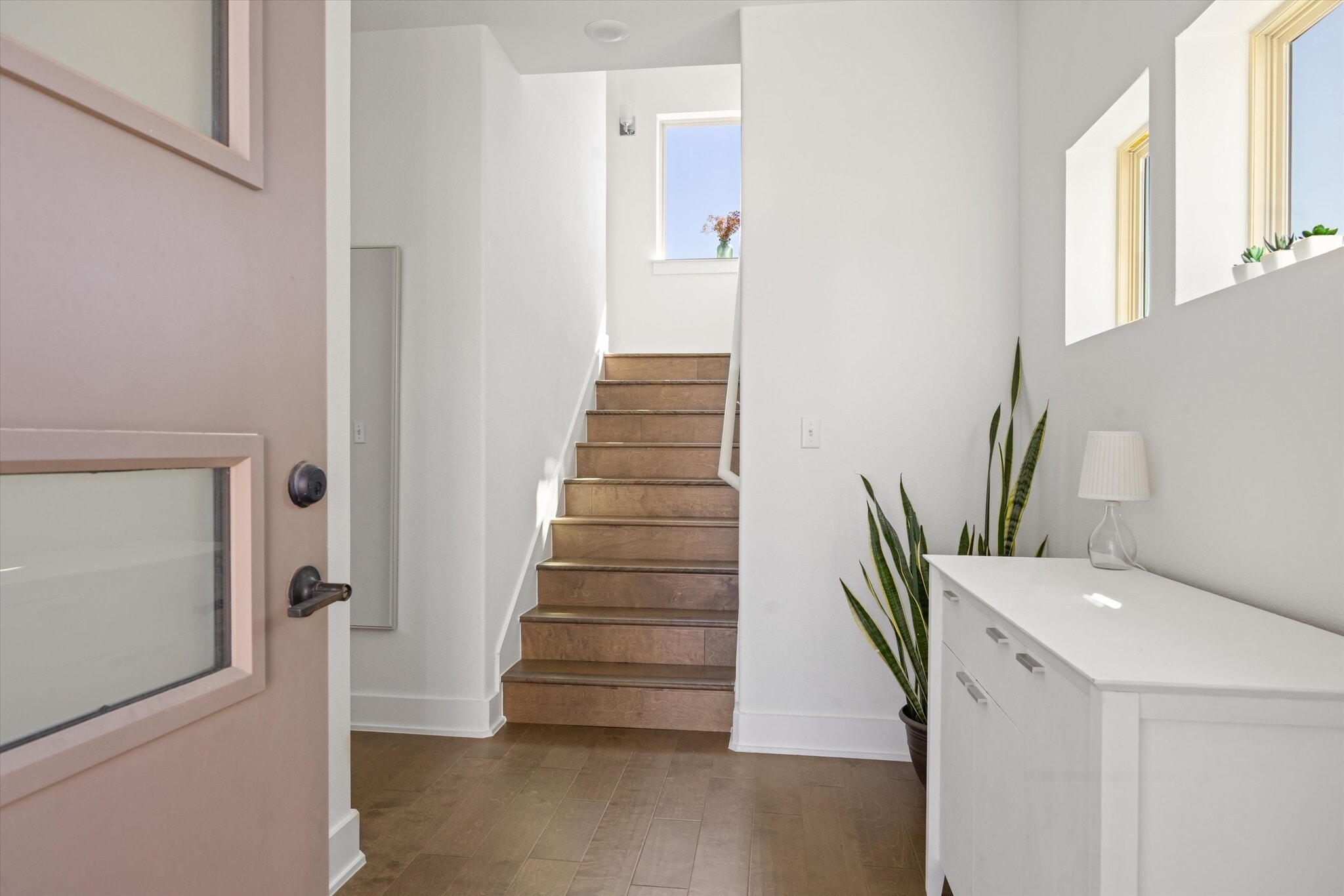 Stairwell - 5315 La Crosse Ln