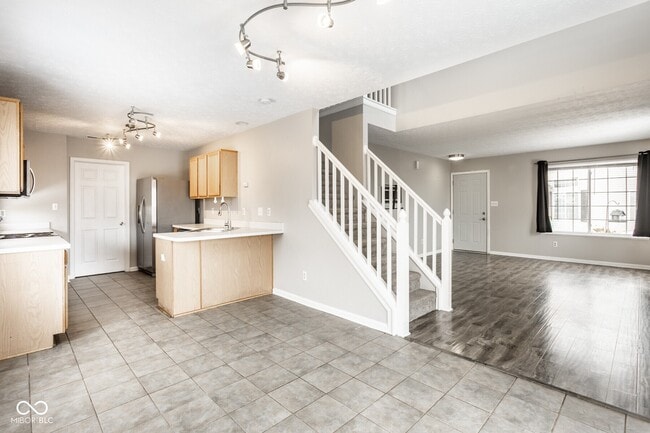 Building Photo - 700 Mountain Pine Dr