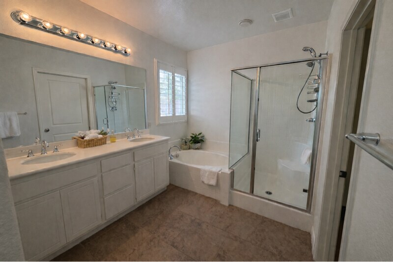 Building Photo - 16080 Begonia Ave