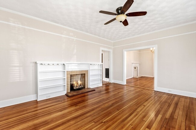 Building Photo - ELECTRICITY INCLUDED on this Renovated 2 B...