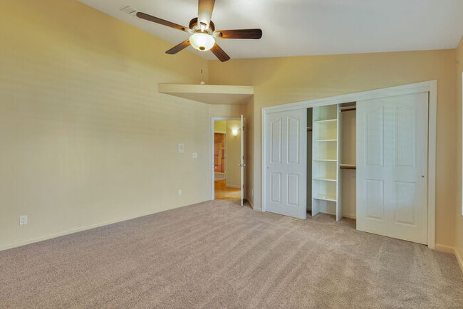 Building Photo - 1307 E Treasure Cove Dr