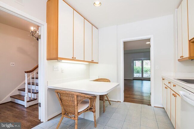 Building Photo - 3500 Hamlet Pl