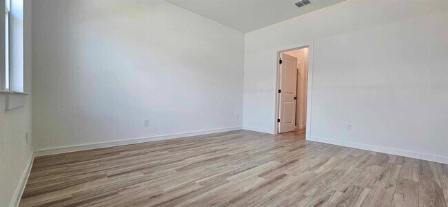 Building Photo - 8411 Bay Rdg Cir
