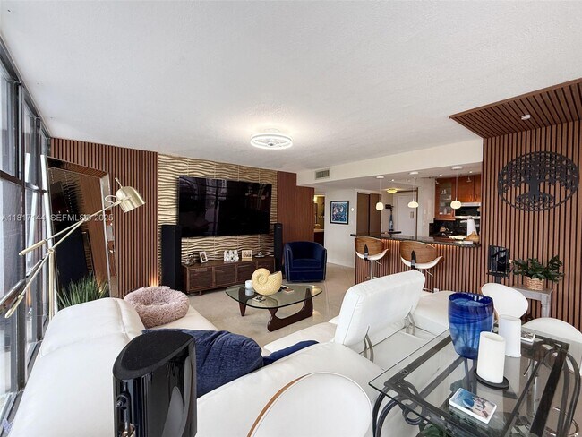 Building Photo - 800 Parkview Dr