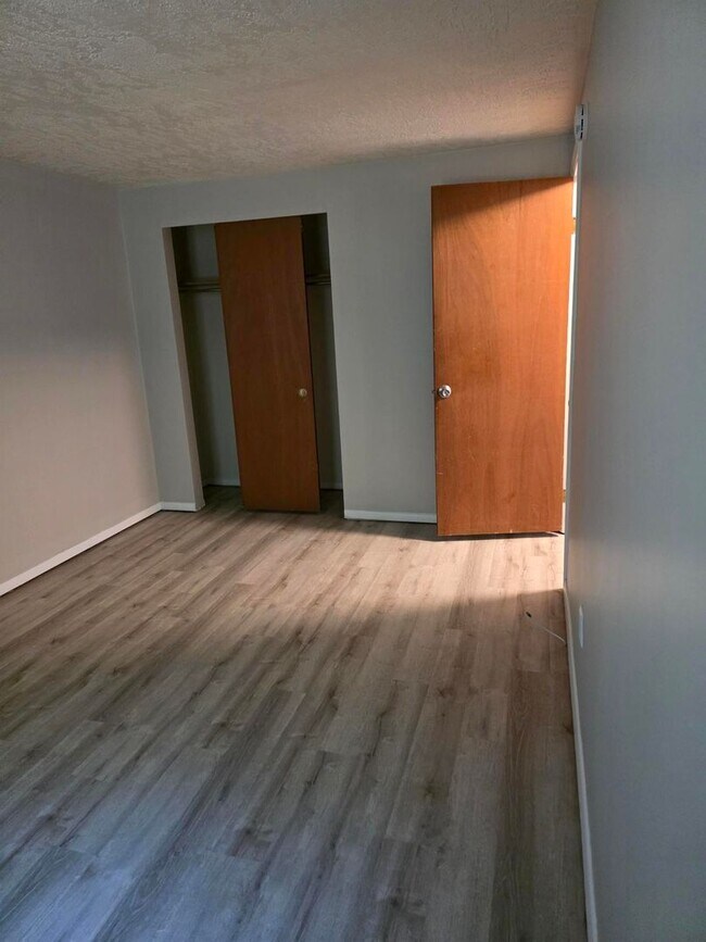 Building Photo - 500 A