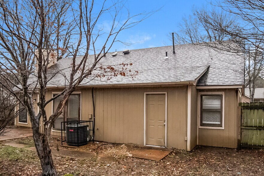 Building Photo - 4381 Crescent Park Dr