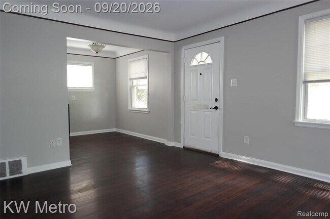 Building Photo - 626 E Twelve Mile Rd