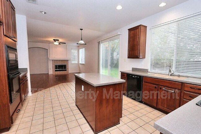 Building Photo - 3240 Big Bear Dr