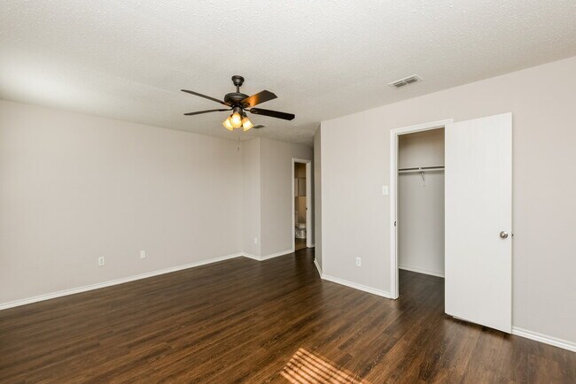 Building Photo - 3957 German Pointer Way