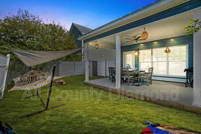 Building Photo - 9004 Polly Ave