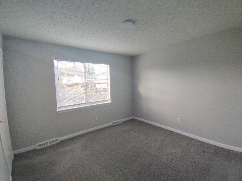 Building Photo - 74 Ferguson Dr