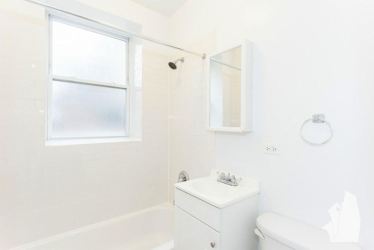 Building Photo - 2600 N Kimball Ave