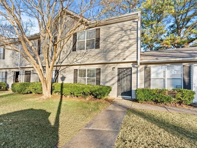 Building Photo - Newly renovated 3 bedroom/2 bath Townhome - Move In Special