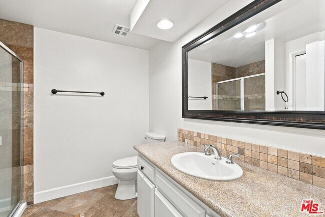 Building Photo - 2322 Palos Verdes Dr W