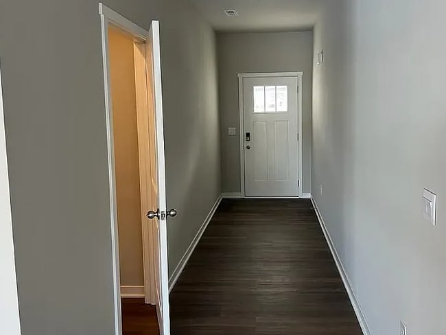 Building Photo - 301 Juniper Dr
