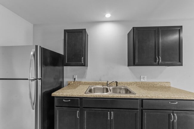 Building Photo - 410 Thad Little Rd