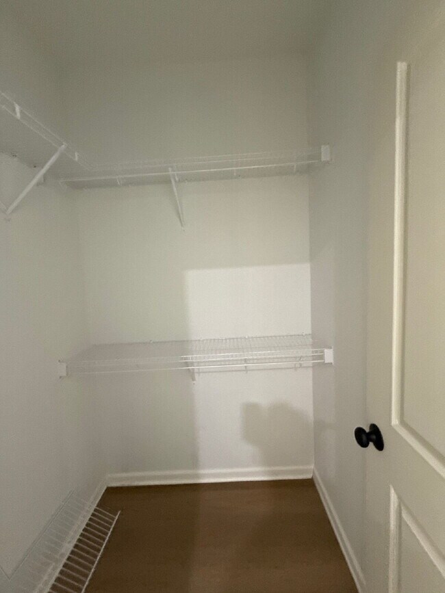 Building Photo - Fully Renovated Spacious 3BR in South Memphis – Section 8 Welcome