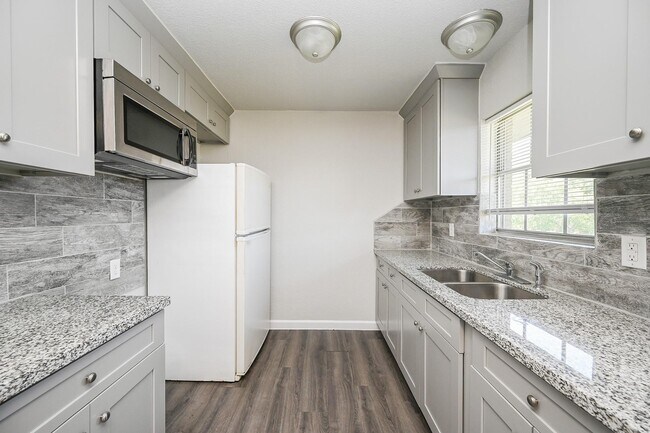 Building Photo - 1518 East Ave