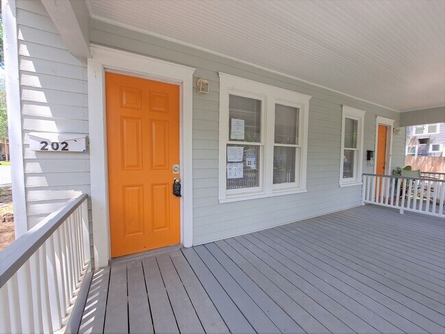Building Photo - 2 Bed / 1 Bath for RENT in Lakeland's Hist...