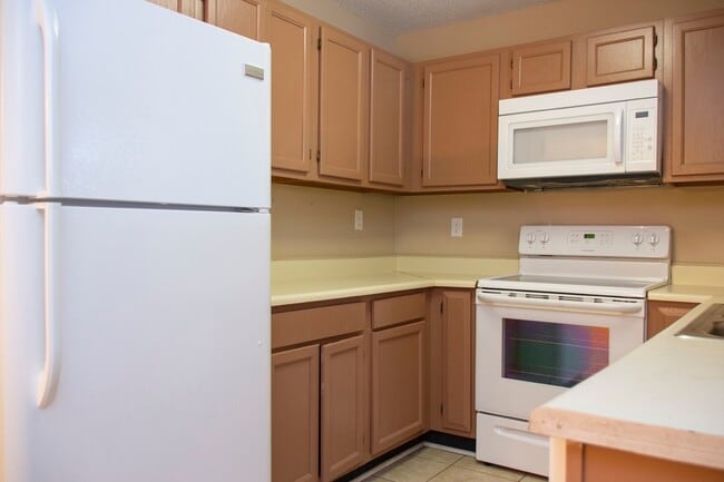 Building Photo - Half off first month rent move in special!
