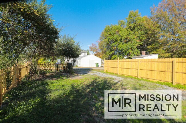 Building Photo - -- 3 BED 2 BATH HOME IN POPULAR NORTH SIDE --