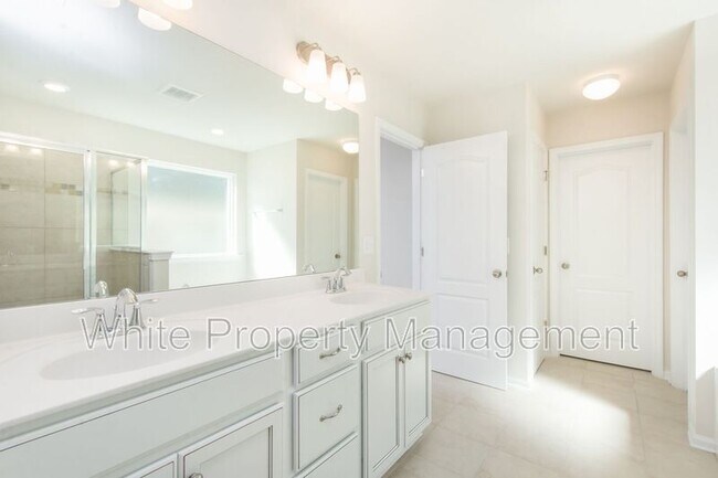 Building Photo - 1043 Winnett Dr