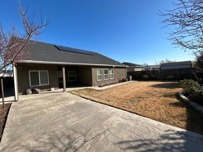 Building Photo - 3731 W Vine Ave