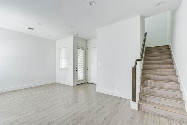Building Photo - 2527 Judiway St
