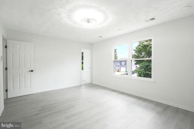 Building Photo - 6304 Juanita Ct