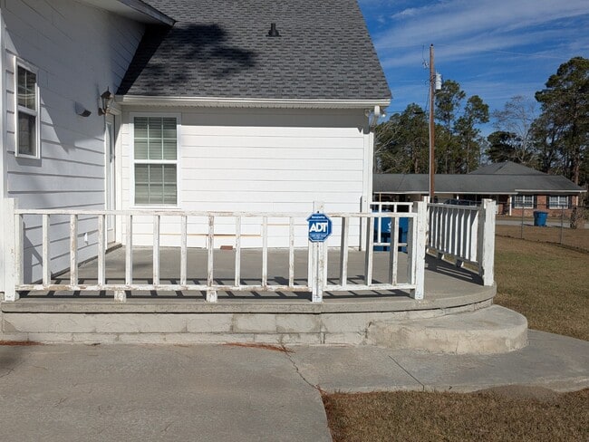 Building Photo - 1515 Hall Way