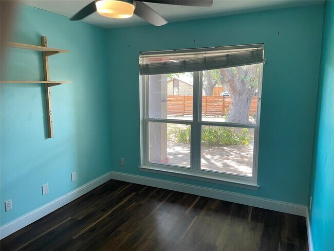 Building Photo - 2404 N Shields Dr
