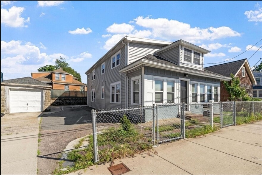 Building Photo - 176 Washington St