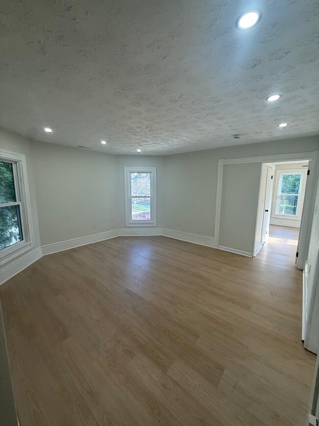 Building Photo - 3202 Bradwell Ave