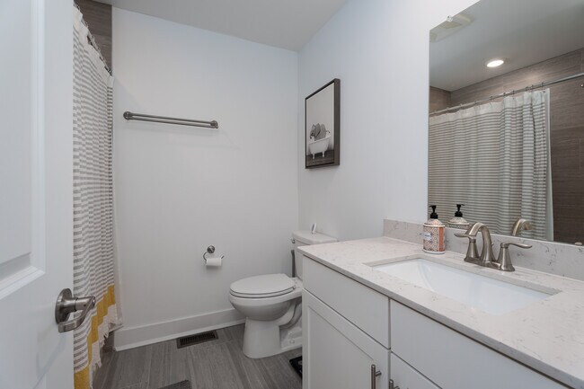 Building Photo - 1907 Swales Ct