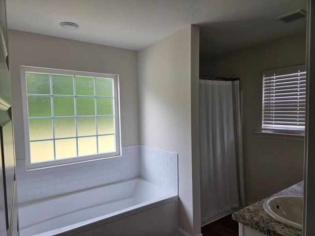 Building Photo - 107 Enclave Ct