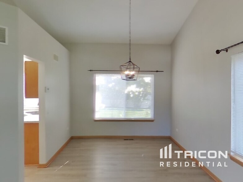 Building Photo - 50 Raven Dr