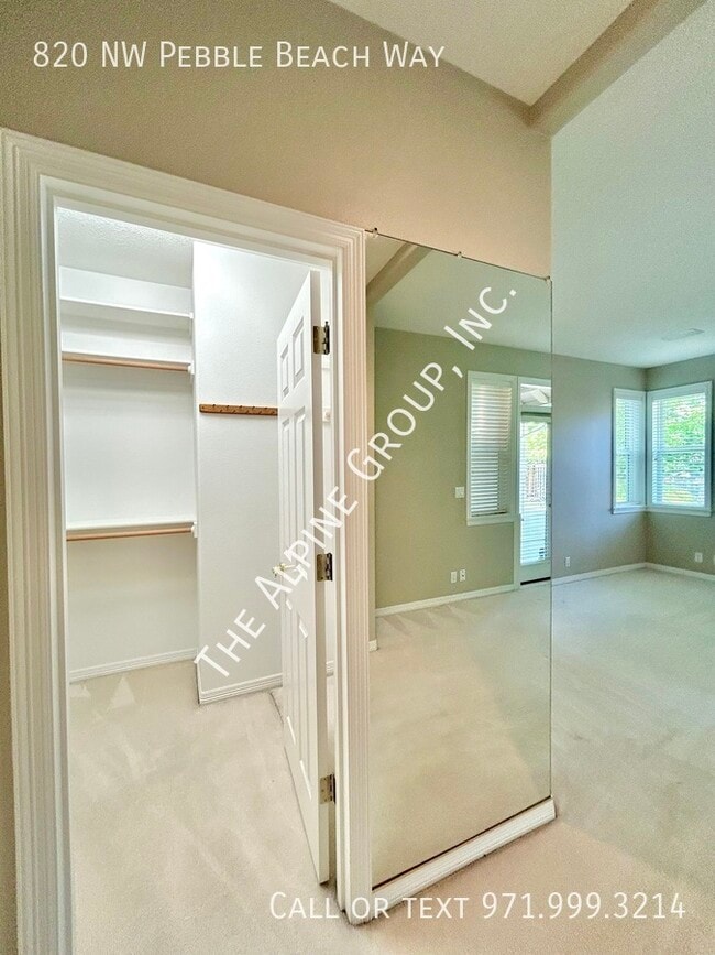 Building Photo - 820 NW Pebble Beach Way