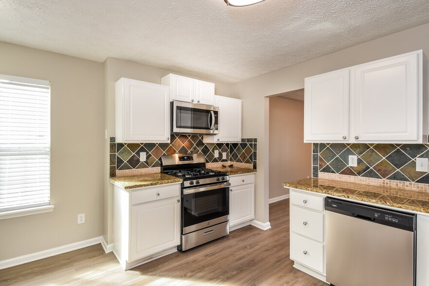 Building Photo - 4949 Lake Park Ln