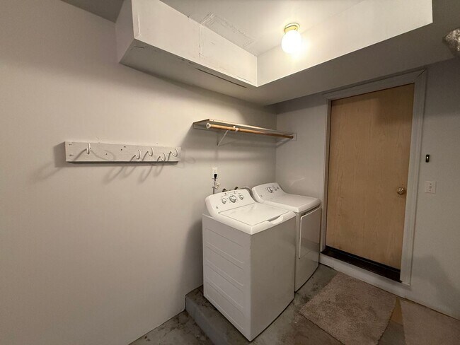 Building Photo - Cozy 3 bedroom Duplex in Berry Valley Estates