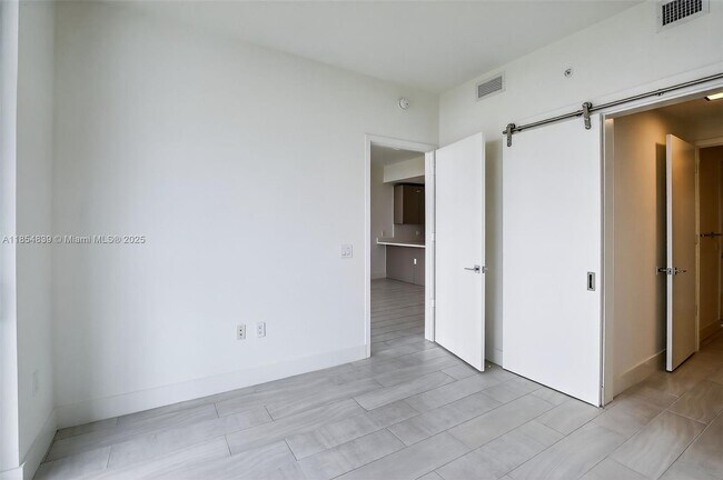Building Photo - 2000 Metropica Wy