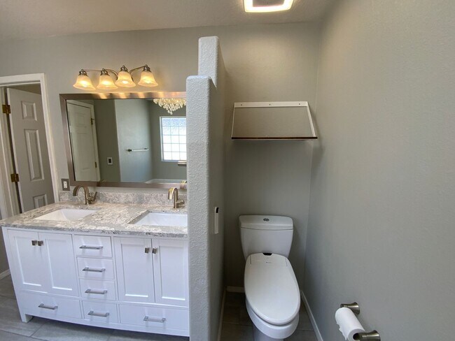 Building Photo - 3 Bedroom Single Story Home Available Near...