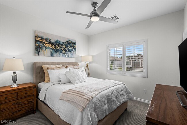 Building Photo - 275 Spectacular St