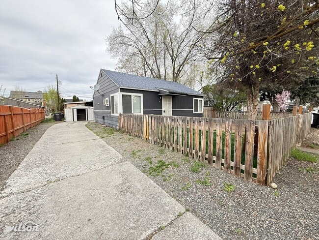 Building Photo - 808 S 2nd Ave