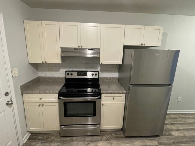 Building Photo - 5907 Lone Oak Dr SW