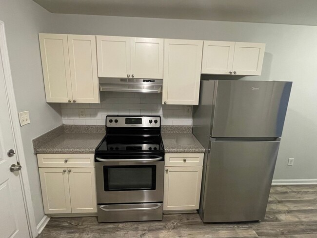 Building Photo - 5913 Lone Oak Dr SW