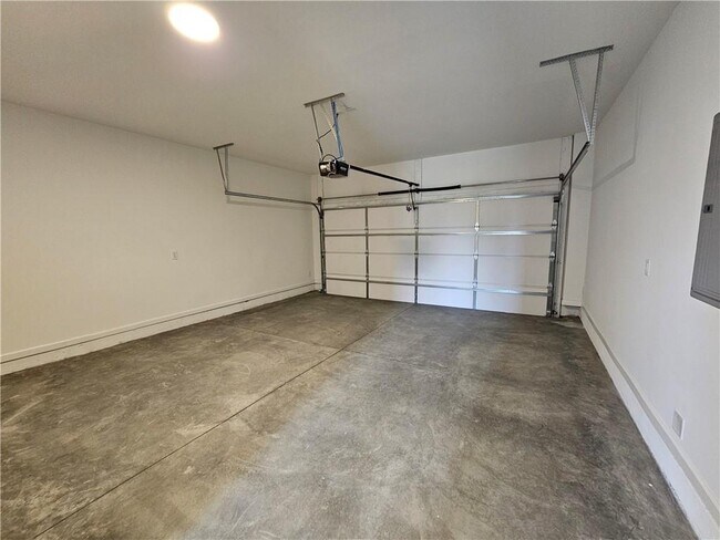 Building Photo - 502 Healy Dr