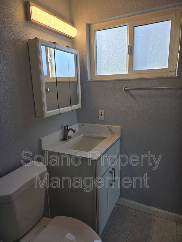 Building Photo - 512 Monterey Dr