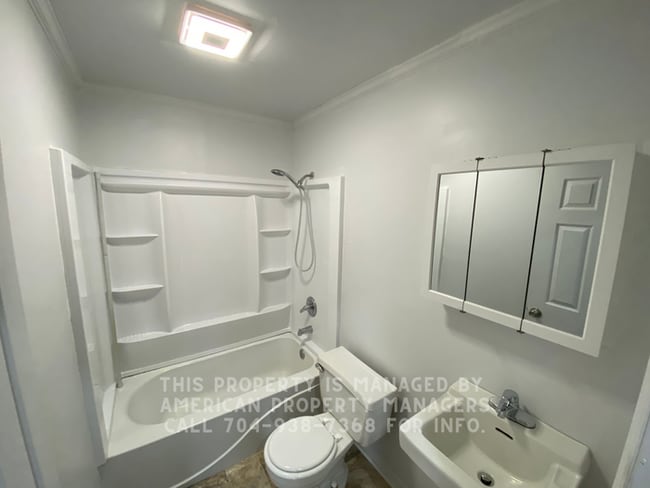 Building Photo - 3810 Vanderburg Dr