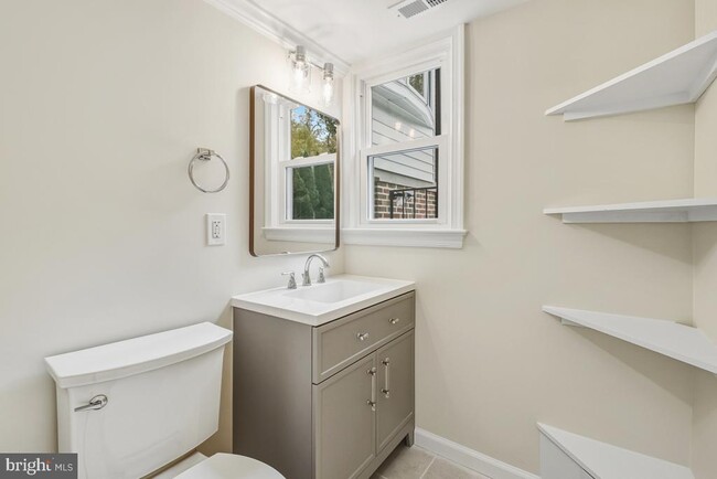 Building Photo - 1203 Brantford Ave