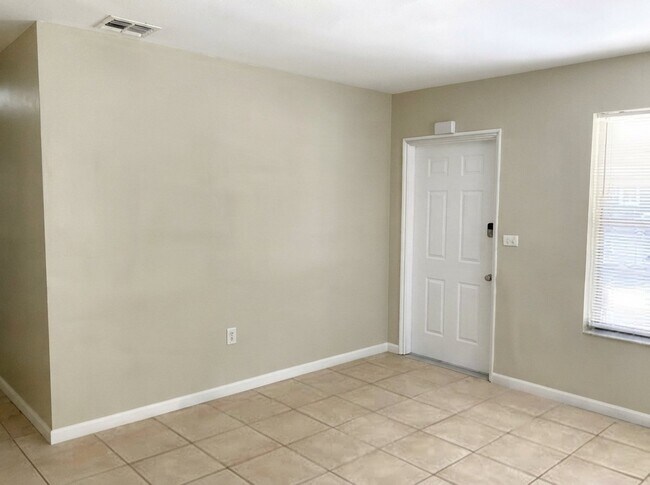 Building Photo - 671 N 68th Way